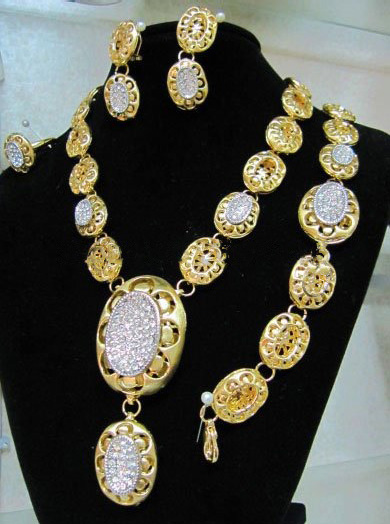 Yello & White Oval Shape Anniversary & Party Copper Alloy Jewelry