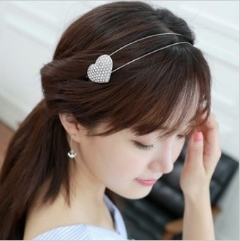 White With Diamond Heart Shape Hair Jewelry