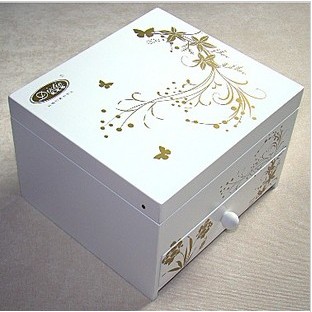 Wooden With A Mirror Eco-Friendly Jewelry Boxes