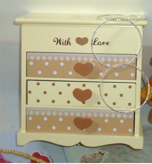 Ivory With Many Positions In Cartoon Images On Jewelry Boxes