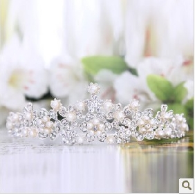 Broadcrown Shape With Pearls Shiny Hair Jewelry